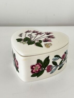 PORTMEIRION Botanic Garden heart shaped trinket box porcelain lidded dish floral
